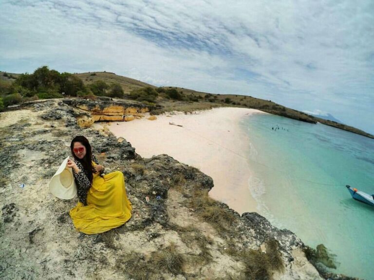 #explorebima Photo today by  taken araound Pink Beach,  Lambu, Bima, NTB.

Tag t...