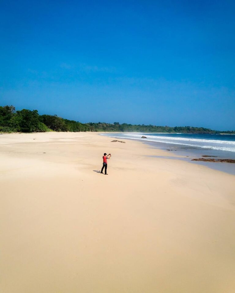 #exploresukabumi Standing Solo photo by  taken at Pantai Ombak Tujuh...