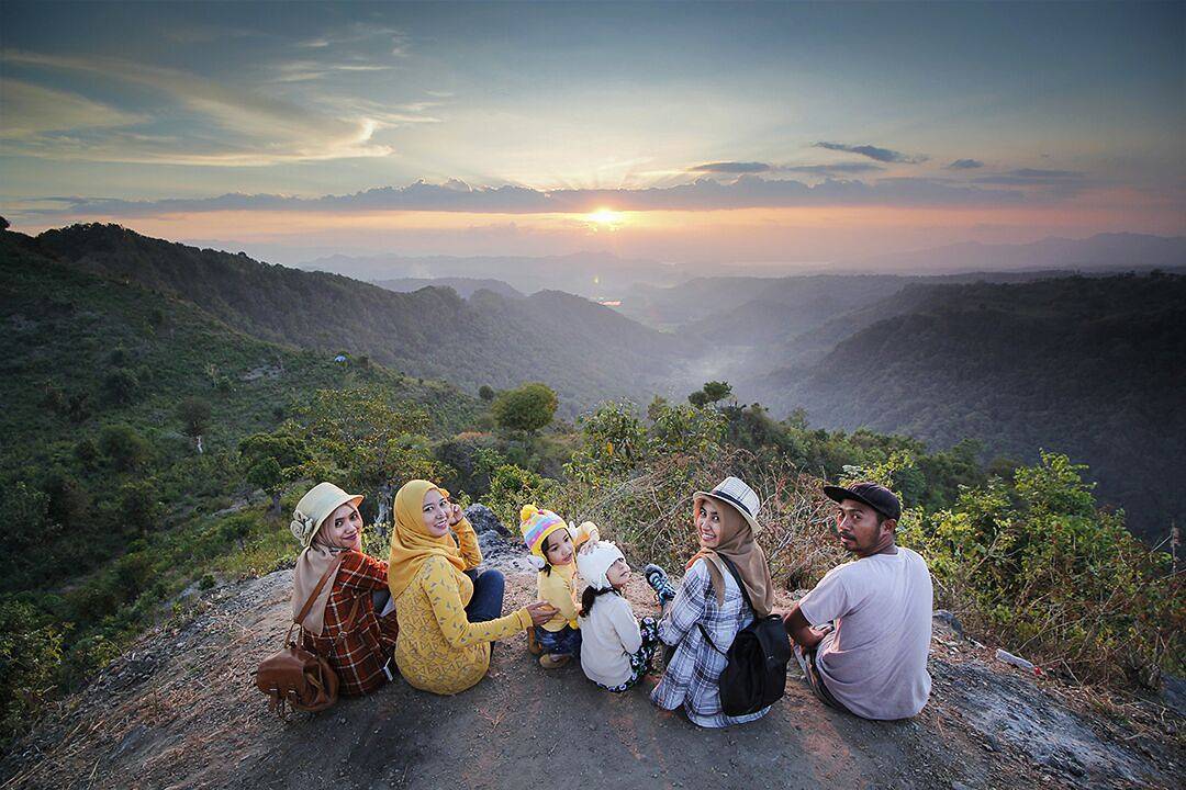 #explorebima Photo today by   taken at Wawo, Bima, NTB.

Ngopi disini seru nih. ...
