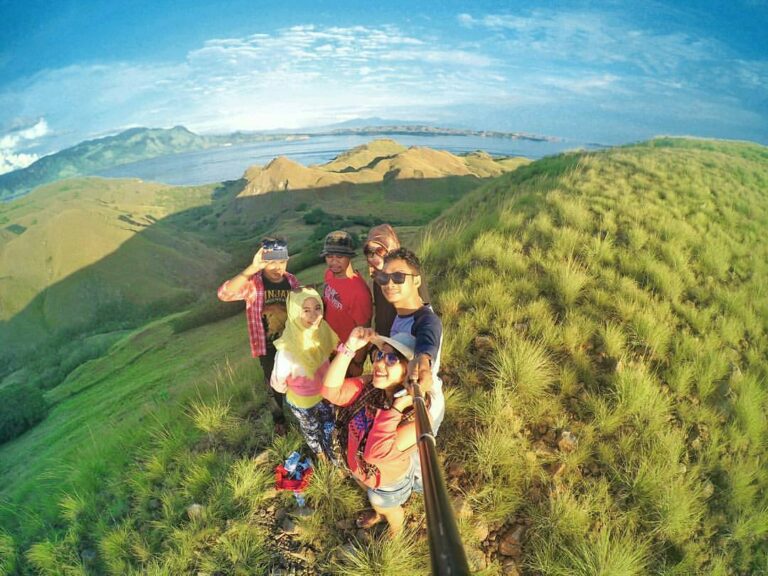#explorebima Photo today by   taken at Pulau Kelapa, Bima, NTB.

Tag teman kamu ...