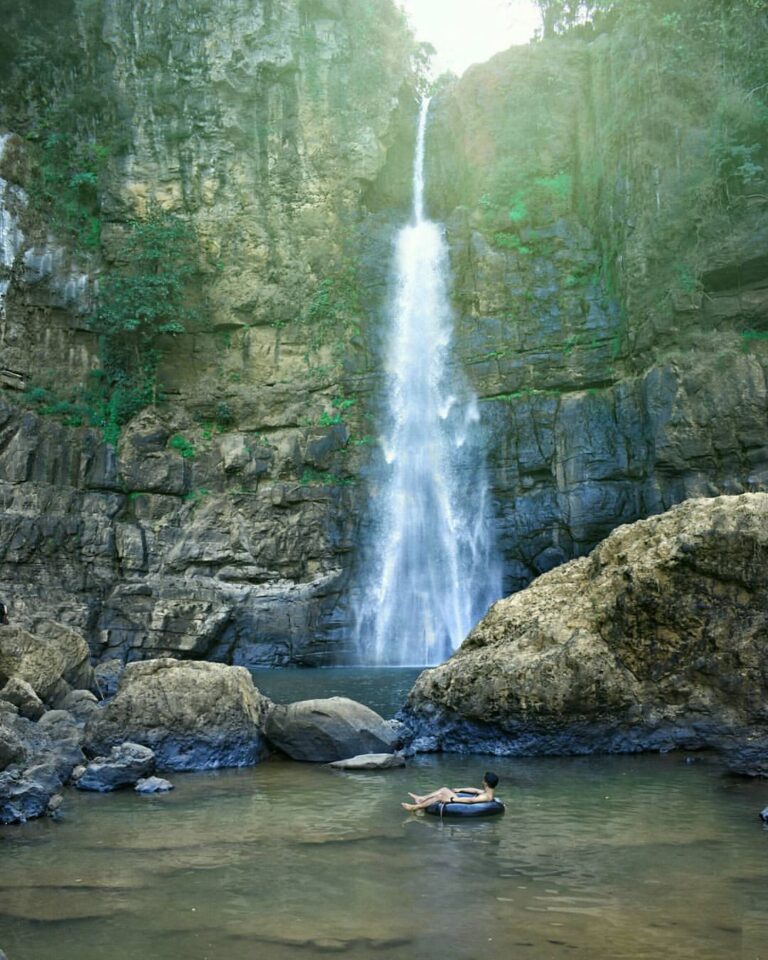 #exploresukabumi photo taken at Curug Cimarinjung by  via ...