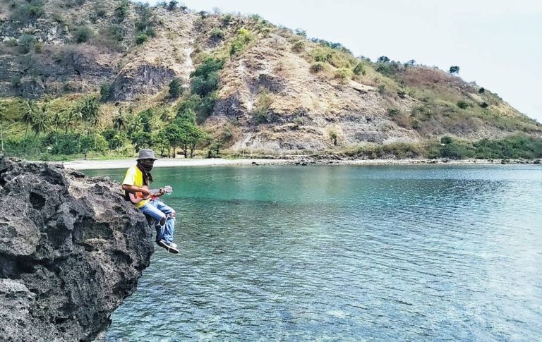 #explorebima Photo today by  taken at Oi Fanda Beach

#exploreindonesia...