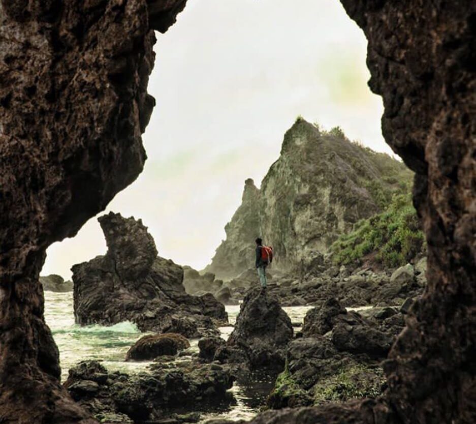 #explorejogja photo today by  taken at Pantai Watu Lumbung, Gunungkidul....