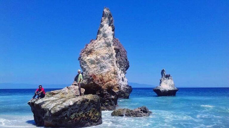#explorealor Photo today by  Taken around at Pantai Pigewa, Alor, Nusa Tenggara ...