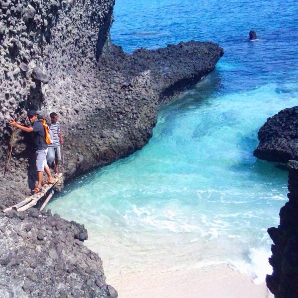 #explorealor Photo today by  Taken around at Pantai Ling Al, Alor, Nusa Tenggara...