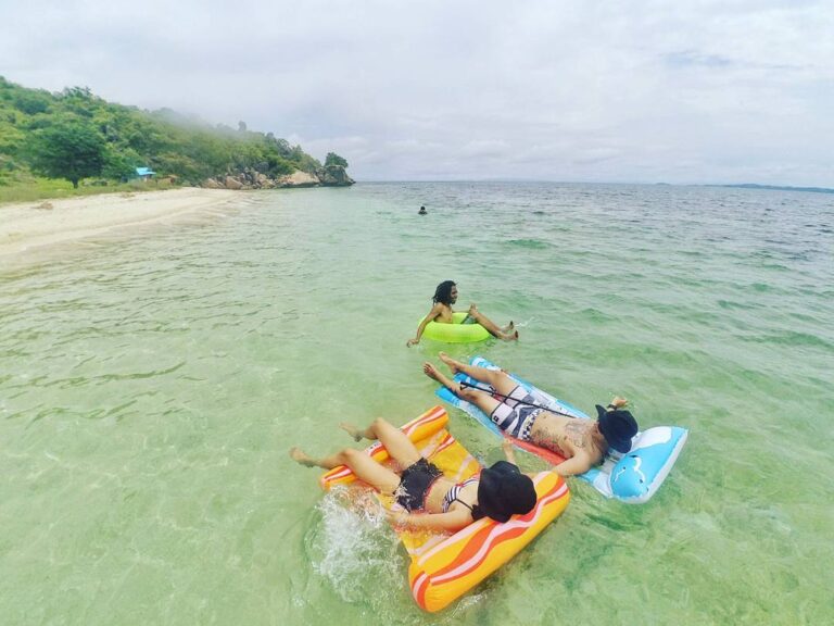 #explorebima Photo today by  taken at Santigi Beach Sape
#exploreindonesia...