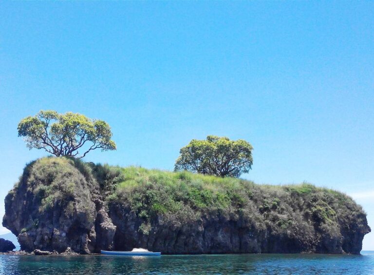 #explorebima Photo today by  taken at Ular Island Pai Wera
#exploreindonesia...