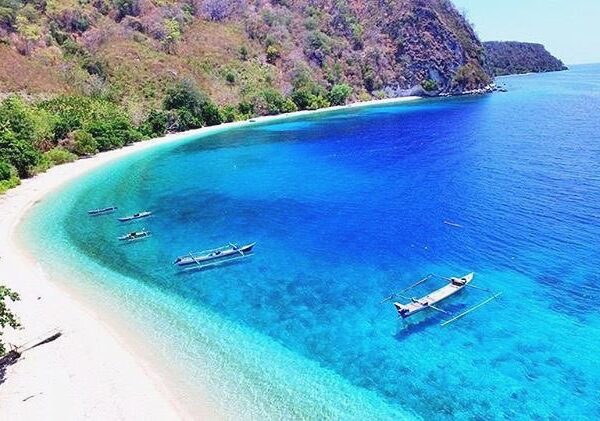 #explorealor Photo today by  Taken around at Pantai Batu Putih, Alor, Nusa Tengg...