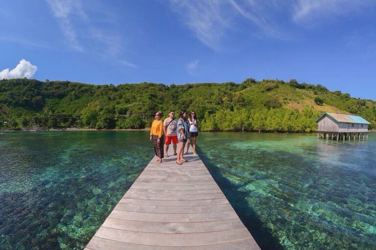 #explorealor Photo today by  Taken around at Pantai Wolwal, Alor, Nusa Tenggara ...