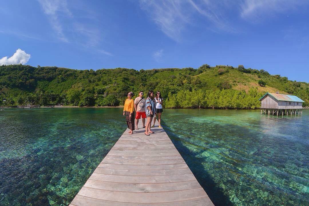 #explorealor Photo today by  Taken around at Pantai Wolwal, Alor, Nusa Tenggara ...