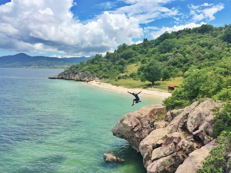 #explorebima Photo today by  taken at Santigi Beach Sape
#exploreindonesia...