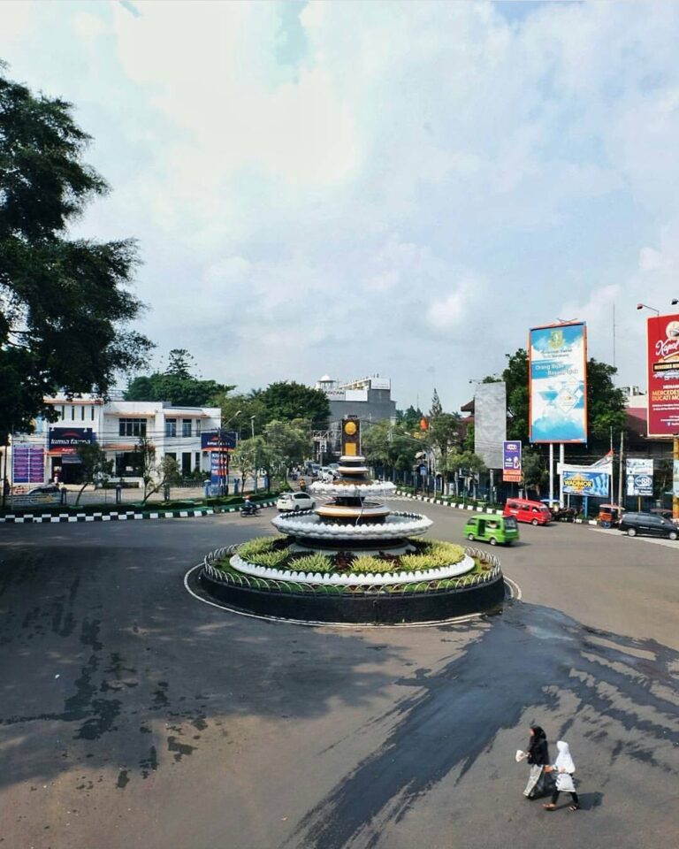 #exploresukabumi photo of Tugu Adipura Kota Sukabumi taken by ...