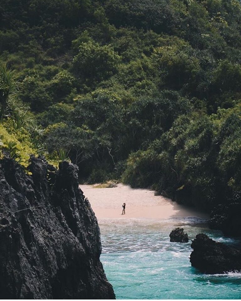 #explorejogja photo today by  taken at Pantai Sedahan, Gunungkidul....