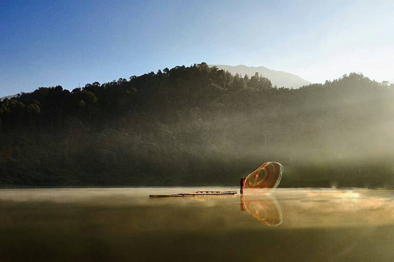 #exploresukabumi photo by  taken at Situ Gunung, #Kadudampit...