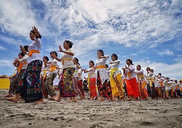#explorejogja covering Upacara Melasti at Pantai Parangkusumo, Bantul.
Photo by ...