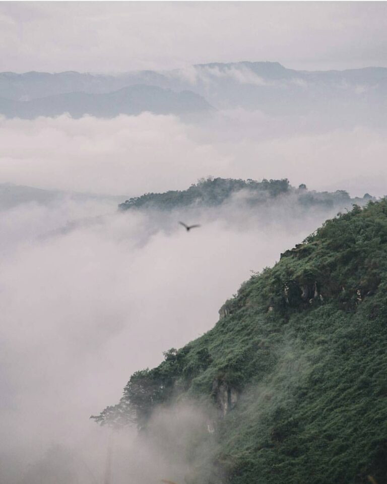 #exploresukabumi photo lensed by  at Bukit Karang Numpang, #GunungGuruh...