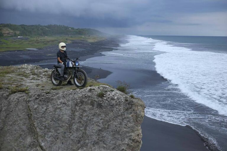 #exploresukabumi photo taken at Pantai Karang Bolong by  via ...