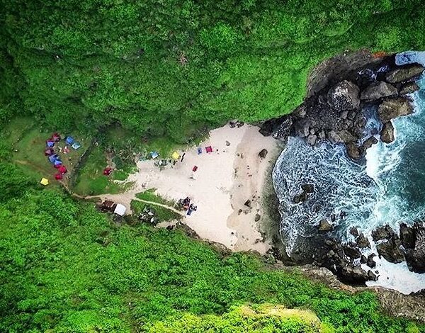#explorejogja photo today by  taken at Pantai Wohkudu, Gunungkidul....