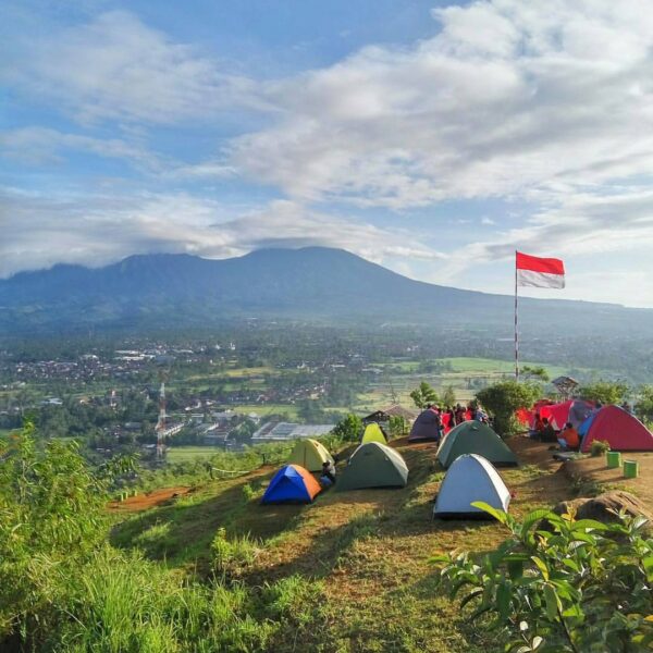 #exploresukabumi camp vibes framed by  at Gunung Sunda, #Cisaat...