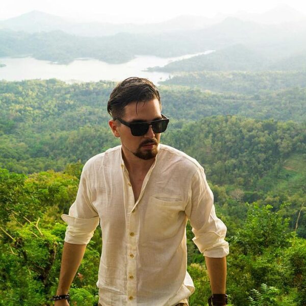 #explorejogja shoutout

Frederik Neust ( is a German Actor and Traveller who's d...