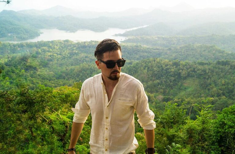 #explorejogja shoutout

Frederik Neust ( is a German Actor and Traveller who's d...