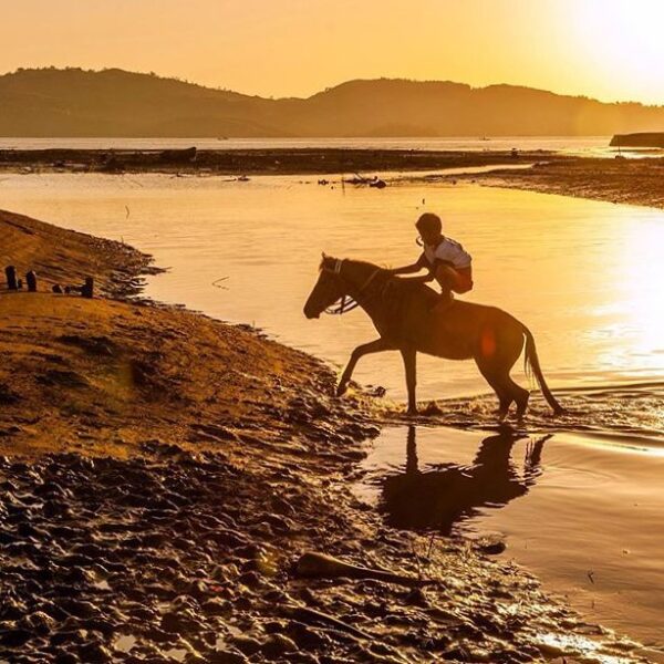 #explorebima Photo today by  taken at Around Sape
#exploreindonesia ...