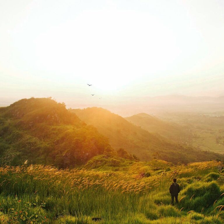 #exploresukabumi photo by  lensed at Bukit Karang Numpang, #GunungGuruh...