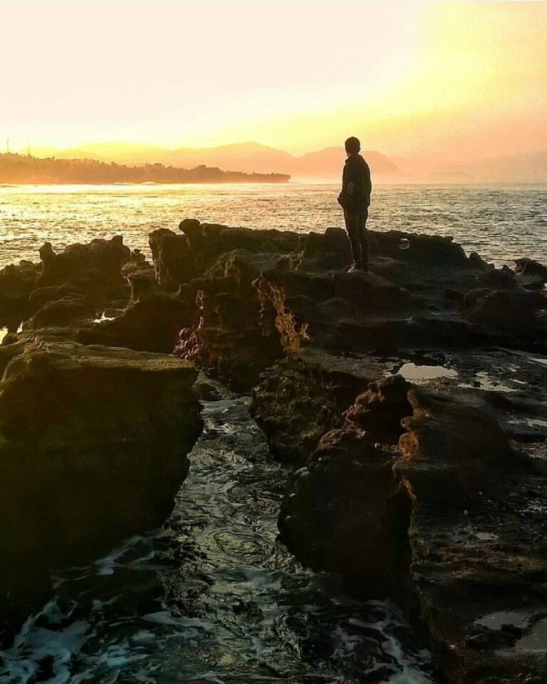 #exploresukabumi photo by  taken at Pantai Karang Hawu, #Palabuhanratu...