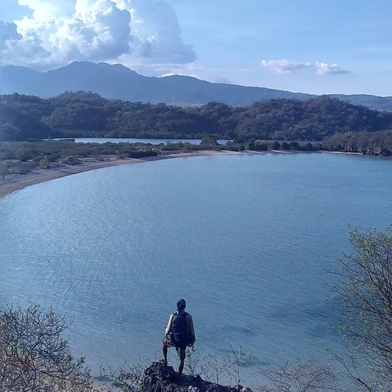 #explorebima Photo today by  taken at Around Naga Nuri Sape

#exploreindonesia...