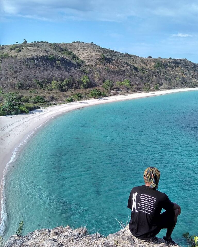 #explorebima Photo today by  taken at Lingi Beach Lambu Sape
#exploreindonesia...