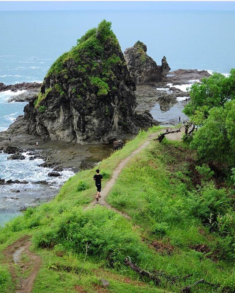 #explorejogja photo today by  taken at Pantai Watu Lumbung, Gunungkidul....