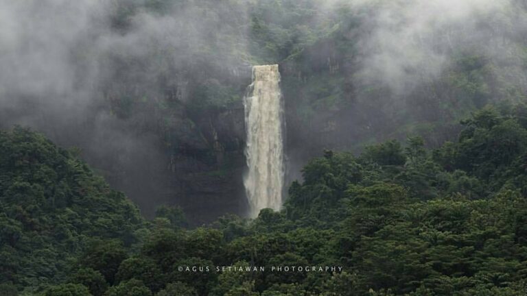 #exploresukabumi photo of Curug Cikanteh by  taken at #CiletuhPalabuhanratuGeopa...