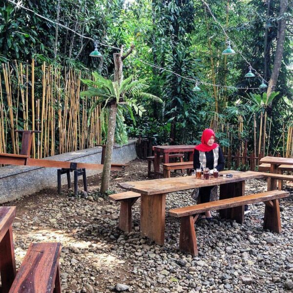 #exploresukabumi photo by  taken at Mahoni Saung Sunda, #Sukaraja...
