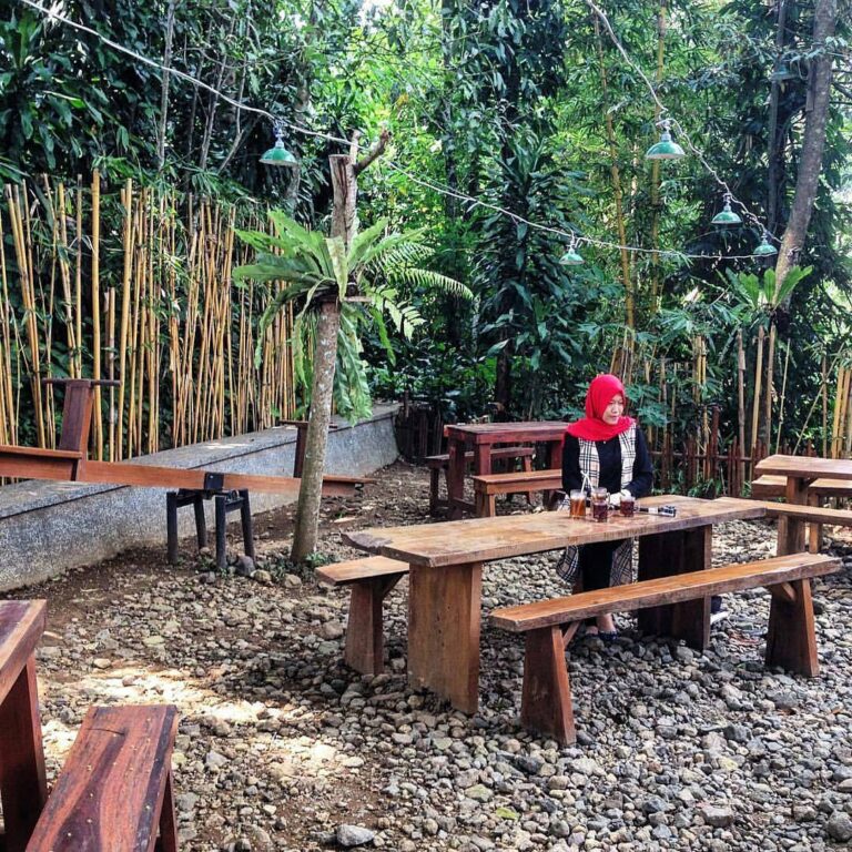 #exploresukabumi photo by  taken at Mahoni Saung Sunda, #Sukaraja...