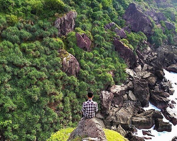 #explorejogja photo today by  taken at Bukit Pengilon, Pantai Siung. 
__________...