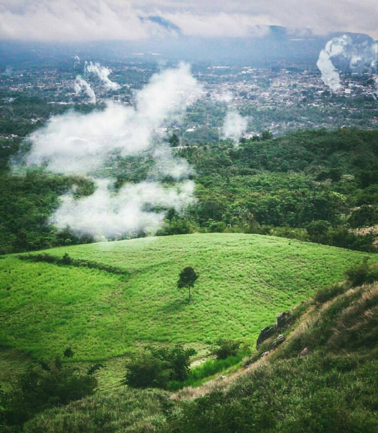 #exploresukabumi photo by  taken at Bukit Karang Numpang, #GunungGuruh...