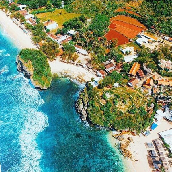 #explorejogja photo today by  taken at Pantai Sadranan, Gunungkidul....
