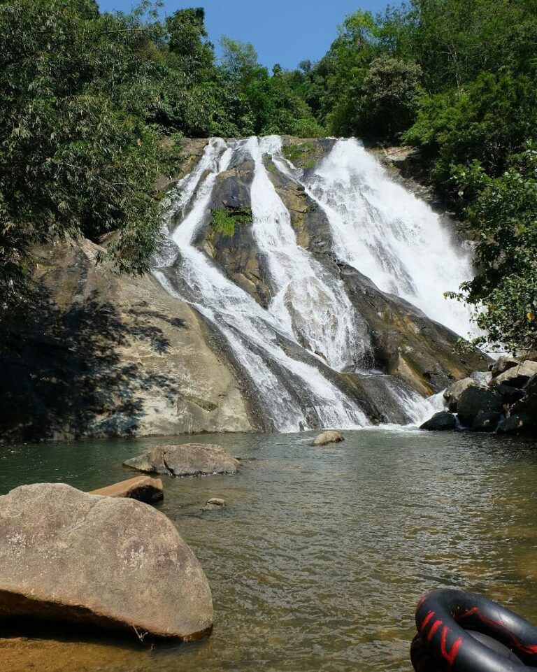 Ada destinasi unik apa saja di daerahmu?
.

Sumatera Barat selain terkenal denga...