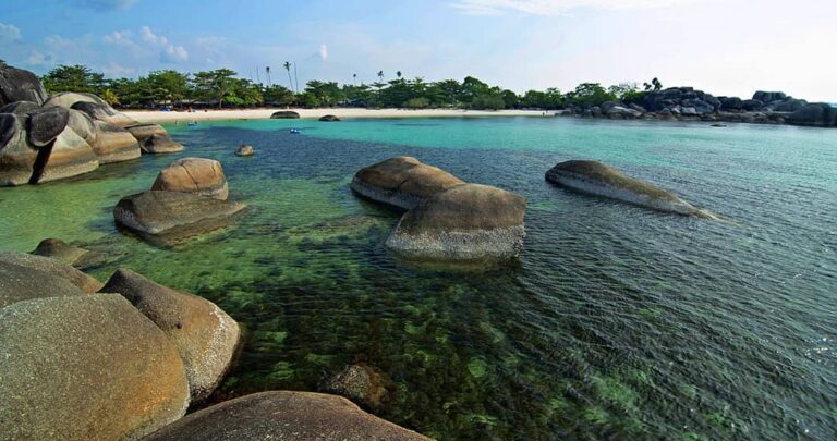 Ada yang tau pantai diatas tempat lokasi syuting film apa?
.
Para traveler pasti...