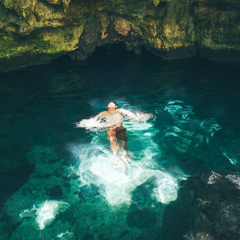 Ada yang udah bosan nge-jomblo? Datang saja ke Goa Kontamale, konon mata air di ...