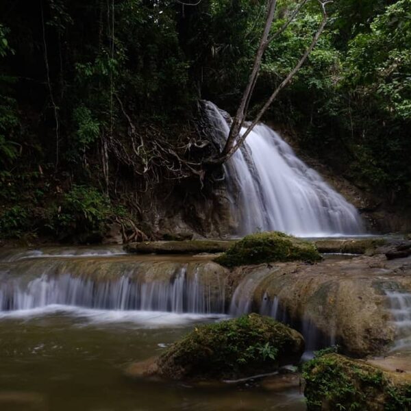 Air Terjun Wafsarak, destinasi wajib para pencari ketenangan di Biak utara. Hany...