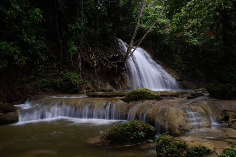 Air Terjun Wafsarak, destinasi wajib para pencari ketenangan di Biak utara. Hany...