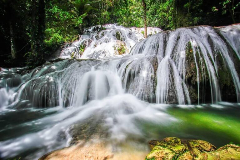 Air terjun Saluopa, salah satu objek wisata yang terletak di wilayah kabupaten P...