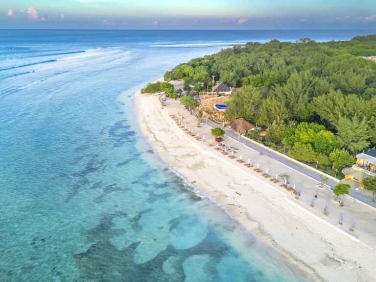 Apa yang jadi daya tarik di Gili Trawangan? Tentunya pemandangan alamnya yang ca...