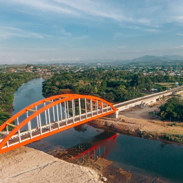 Apa yang kamu lakukan ketika ada orang mencoret-coret bangunan seindah Jembatan ...