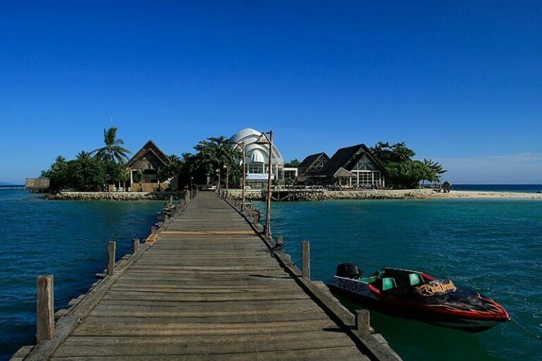 Bagi warga Jakarta, gak perlu jauh-jauh ke Lombok atau Bali kalau mau nyari pant...