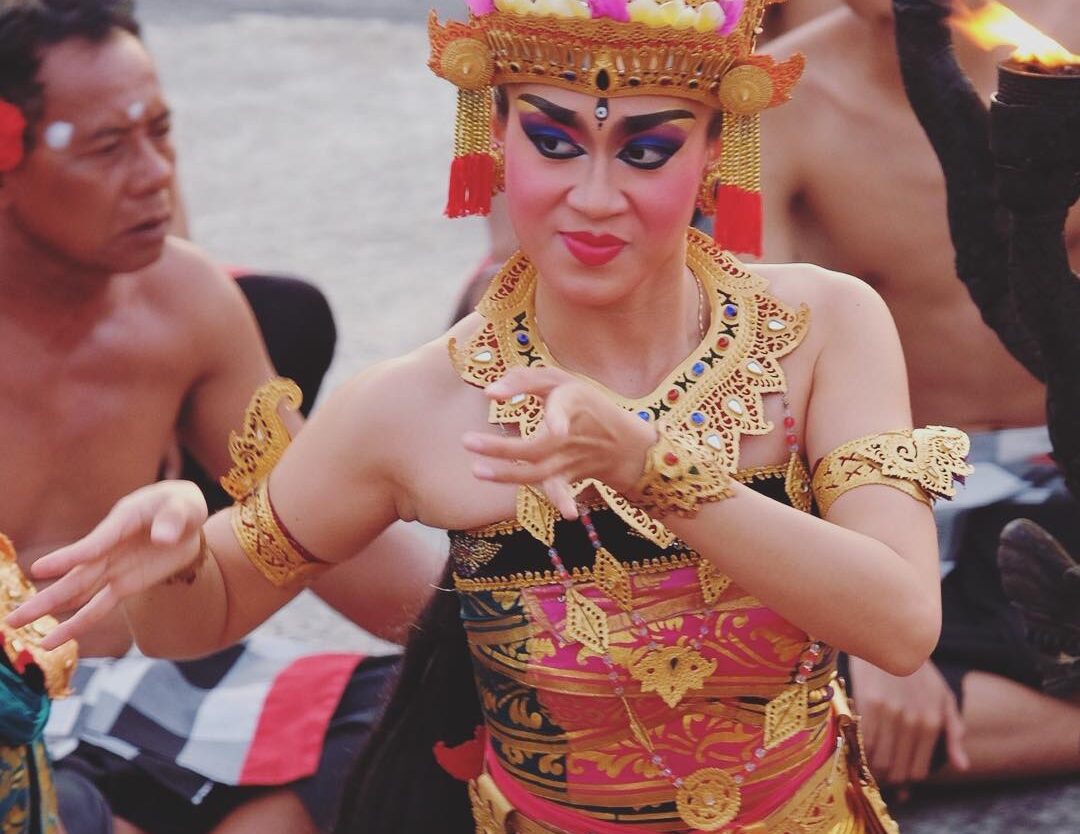 Bali terkenal dengan sebutan Pulau Dewata, selain kaya akan keindahan alam, disa...