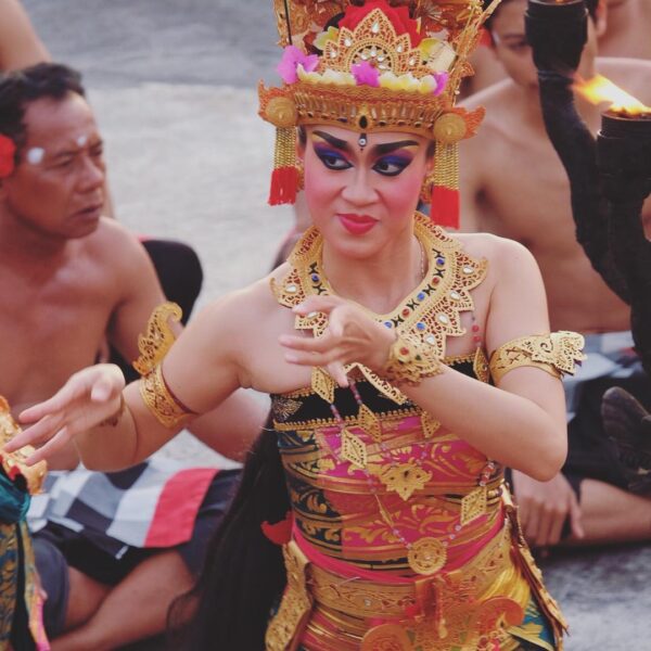 Bali terkenal dengan sebutan Pulau Dewata, selain kaya akan keindahan alam, disa...