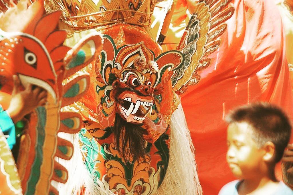 Barong Kemiren atau di sebut juga Barong Banyuwangi adalah kesenian kuno asal Ba...