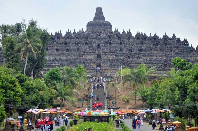 Berkat keberadaan Candi Borobudur, nama Magelang melesat hingga tataran dunia.  ...